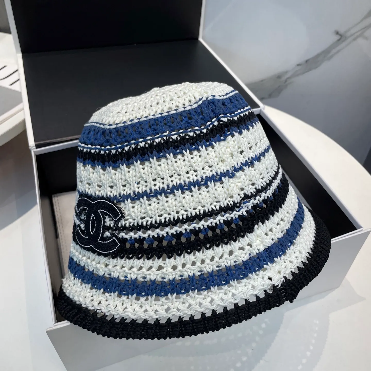 P60 CHANEL knitted basin hat, sun protection fisherman hat made of high density, a super tasteful knitted hat ~ the first choice for going out on the street! The shape of the hat is super nice, the color is perfect, and it’s light to carry! A must-have for little fairies🧚Head circumference 57cm