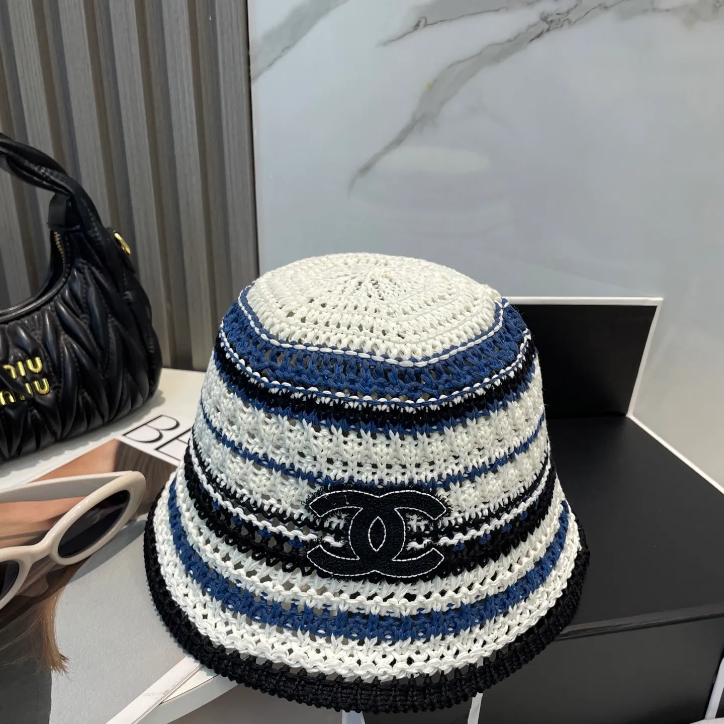 P60 CHANEL knitted basin hat, sun protection fisherman hat made of high density, a super tasteful knitted hat ~ the first choice for going out on the street! The shape of the hat is super nice, the color is perfect, and it’s light to carry! A must-have for little fairies🧚Head circumference 57cm