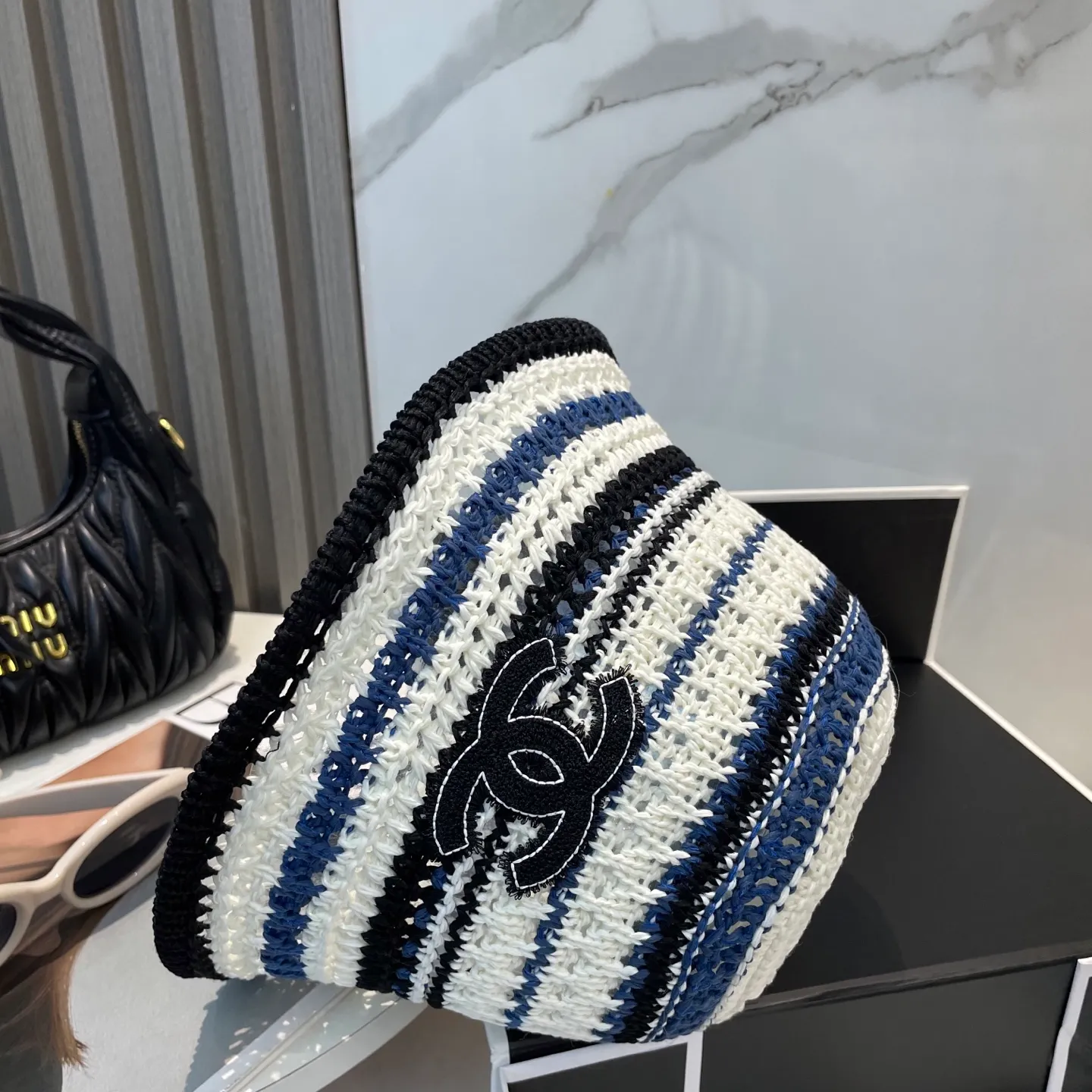 P60 CHANEL knitted basin hat, sun protection fisherman hat made of high density, a super tasteful knitted hat ~ the first choice for going out on the street! The shape of the hat is super nice, the color is perfect, and it’s light to carry! A must-have for little fairies🧚Head circumference 57cm