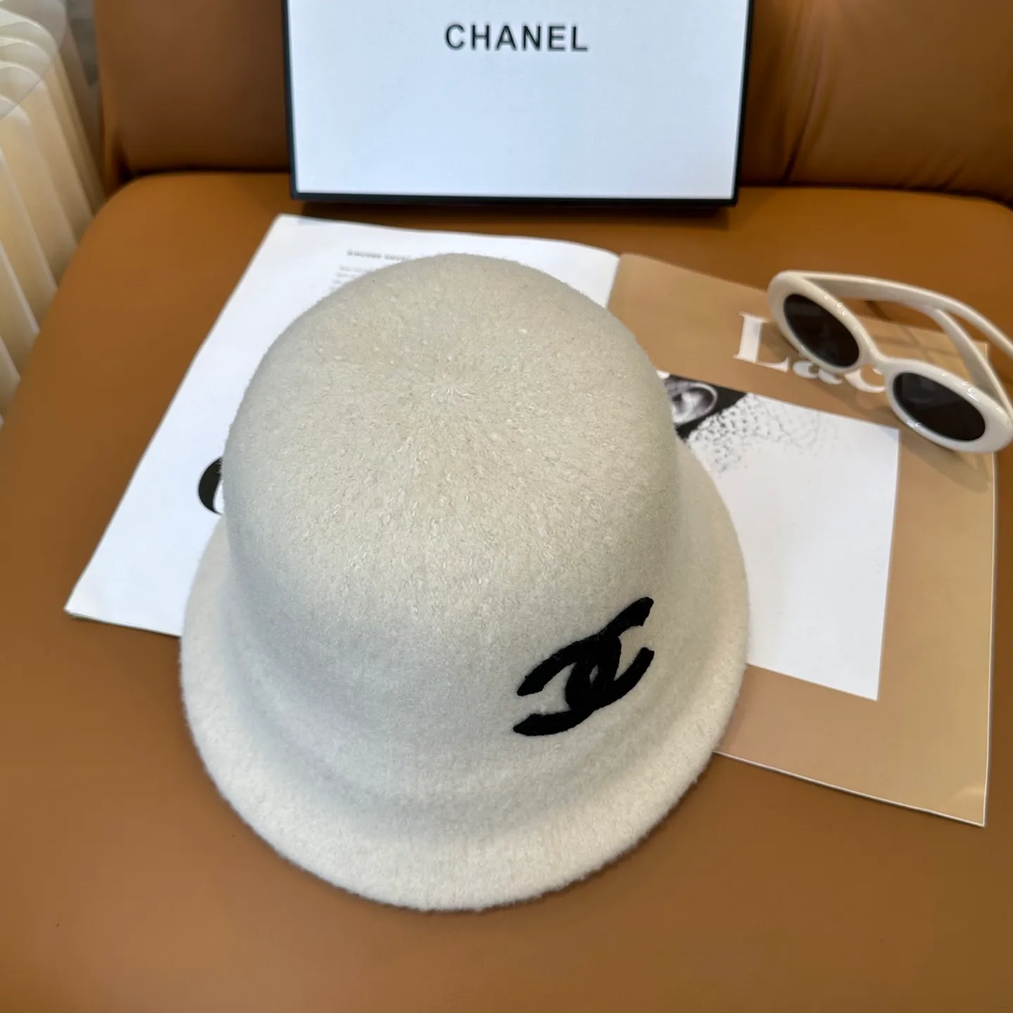 P86💛 Comes with dust bag [CHA Chanel] 2025 autumn and winter new style wool cashmere bucket hat, 🔆Quality goddess style ~ a must-have for going out on the street