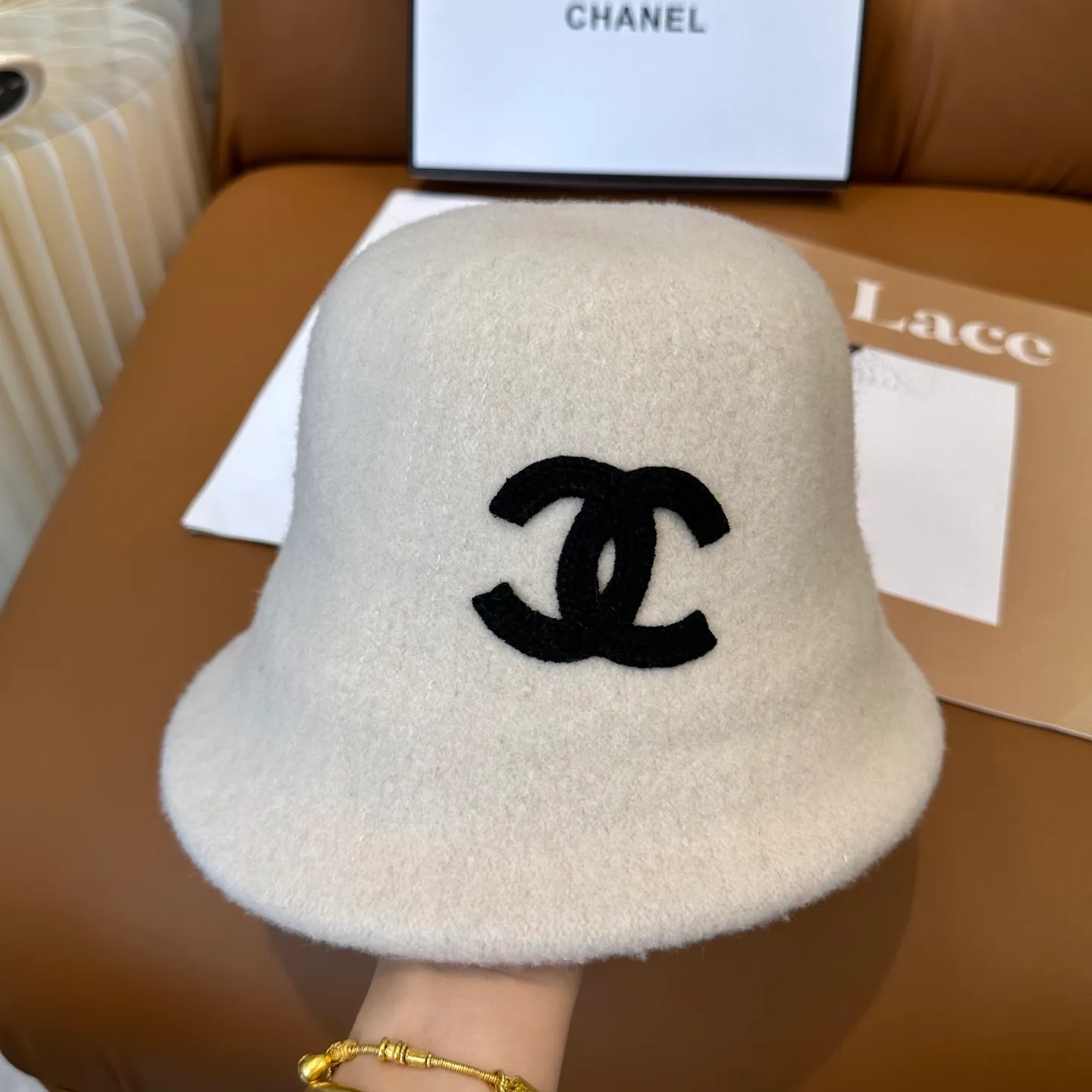 P86💛 Comes with dust bag [CHA Chanel] 2025 autumn and winter new style wool cashmere bucket hat, 🔆Quality goddess style ~ a must-have for going out on the street