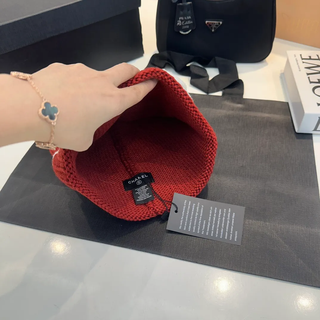 P70 official website quality Chanel 23K autumn and winter wool hat recommended by Internet celebrity fashion bloggers, a popular style in Xiaohongshu, a knitted hat with a super soft and comfortable feel, and excellent elasticity