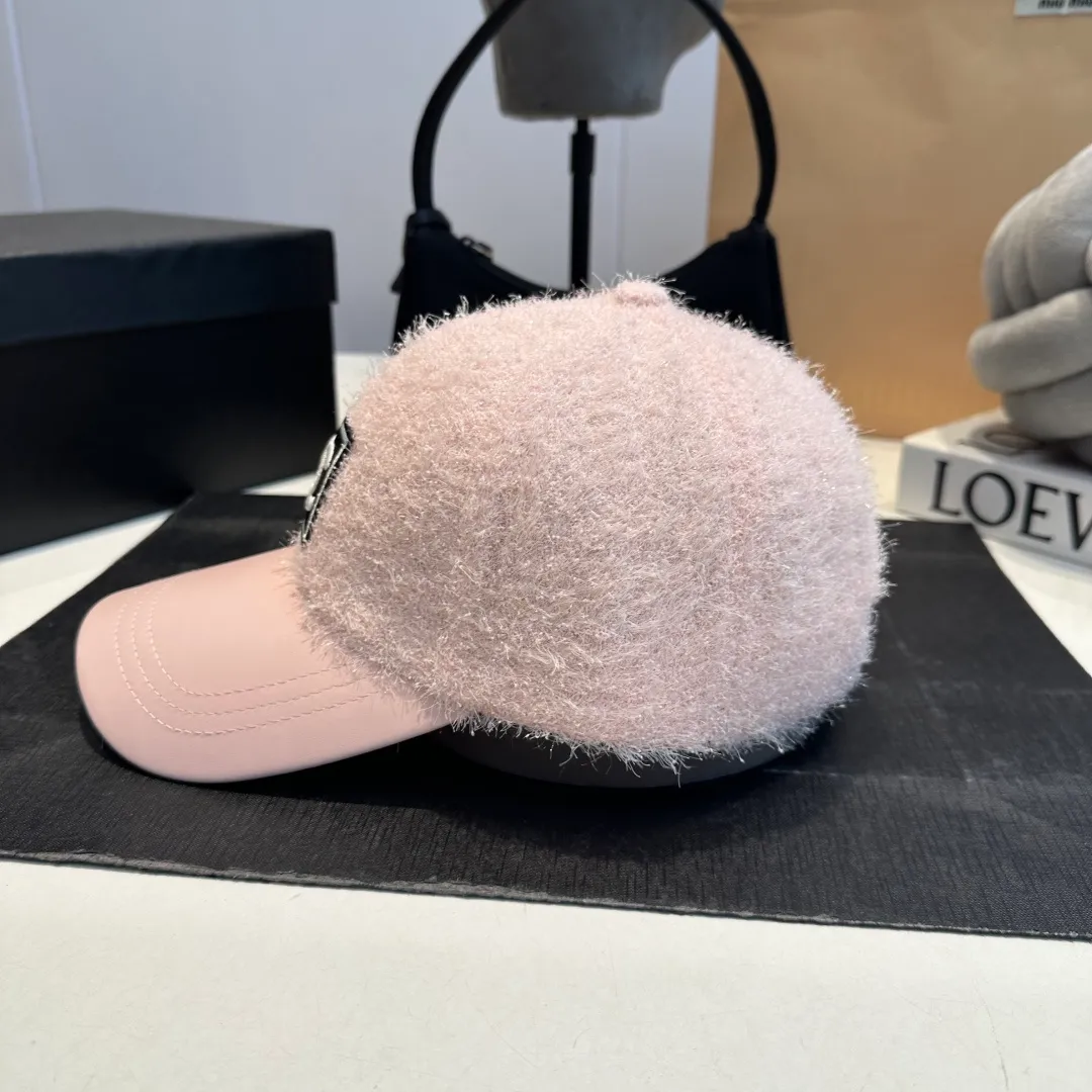 P60 CHANEL Chanel's new autumn and winter small fragrance style baseball cap🧢, the big brand model is super easy to match, one that you can wear with your eyes closed