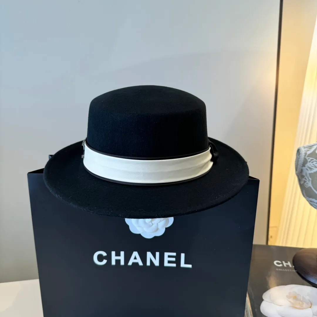 💰180¥ Chanel new wool top hat, flat top hat, 100% wool fabric 🦙%, head circumference 57cm