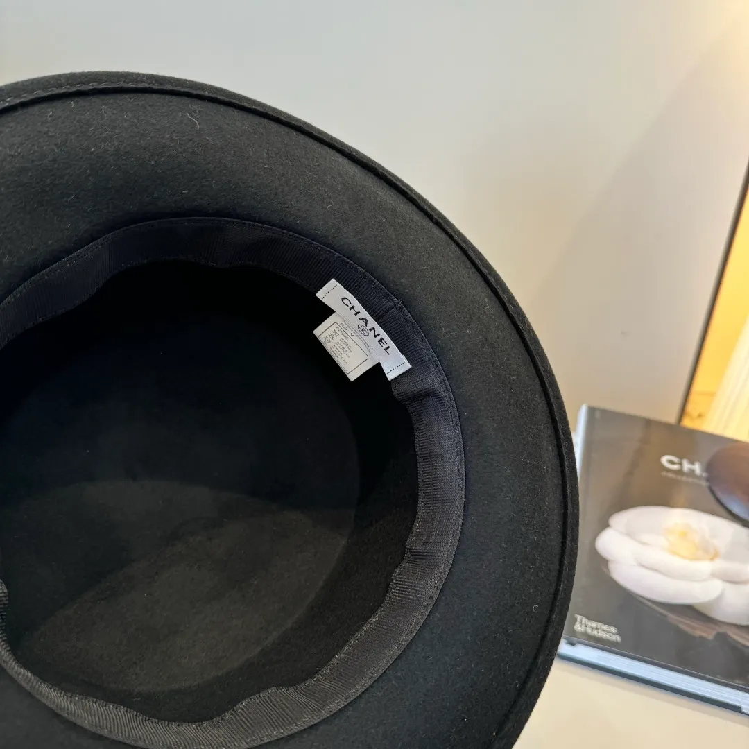 💰180¥ Chanel new wool top hat, flat top hat, 100% wool fabric 🦙%, head circumference 57cm