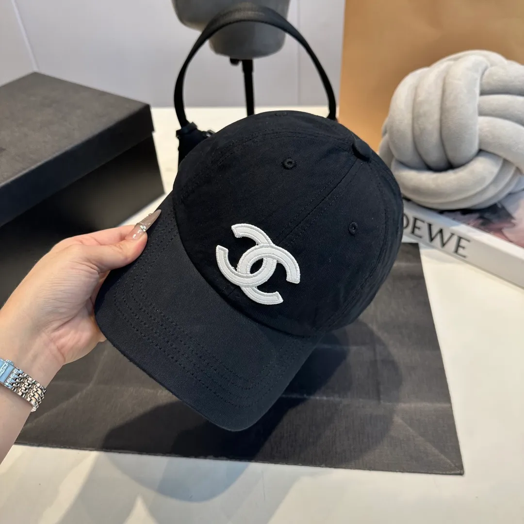 P60 Chanel Chanel 25 spring and summer new hole baseball cap, personalized broken corner brim design is full of sense