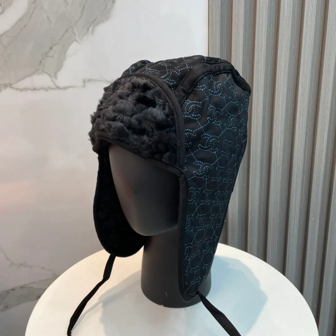 P56 Chanel 🎿 Ski Series Autumn and Winter Goods Popular Lei Feng Hat Ear Protector Hat Soft and Warm, Essential for Skiing