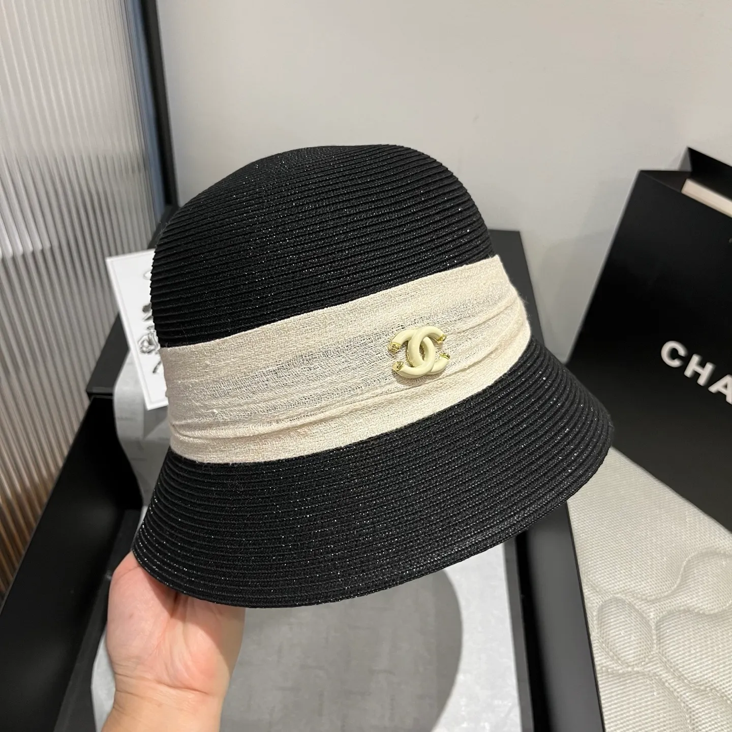 💰140¥ Chanel ladylike straw hat, basin hat, made of high-grade PP straw, head circumference 57cm