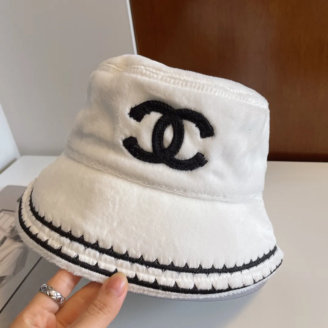 🉐70👒CHANEL Chanel 2022 new autumn and winter small fragrance style bucket hat, plush and very comfortable, the big brand model is super easy to match, one that you can wear with your eyes closed