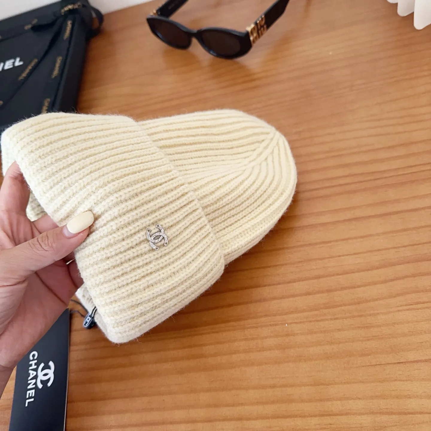 💰48 Chanel knitted beanie