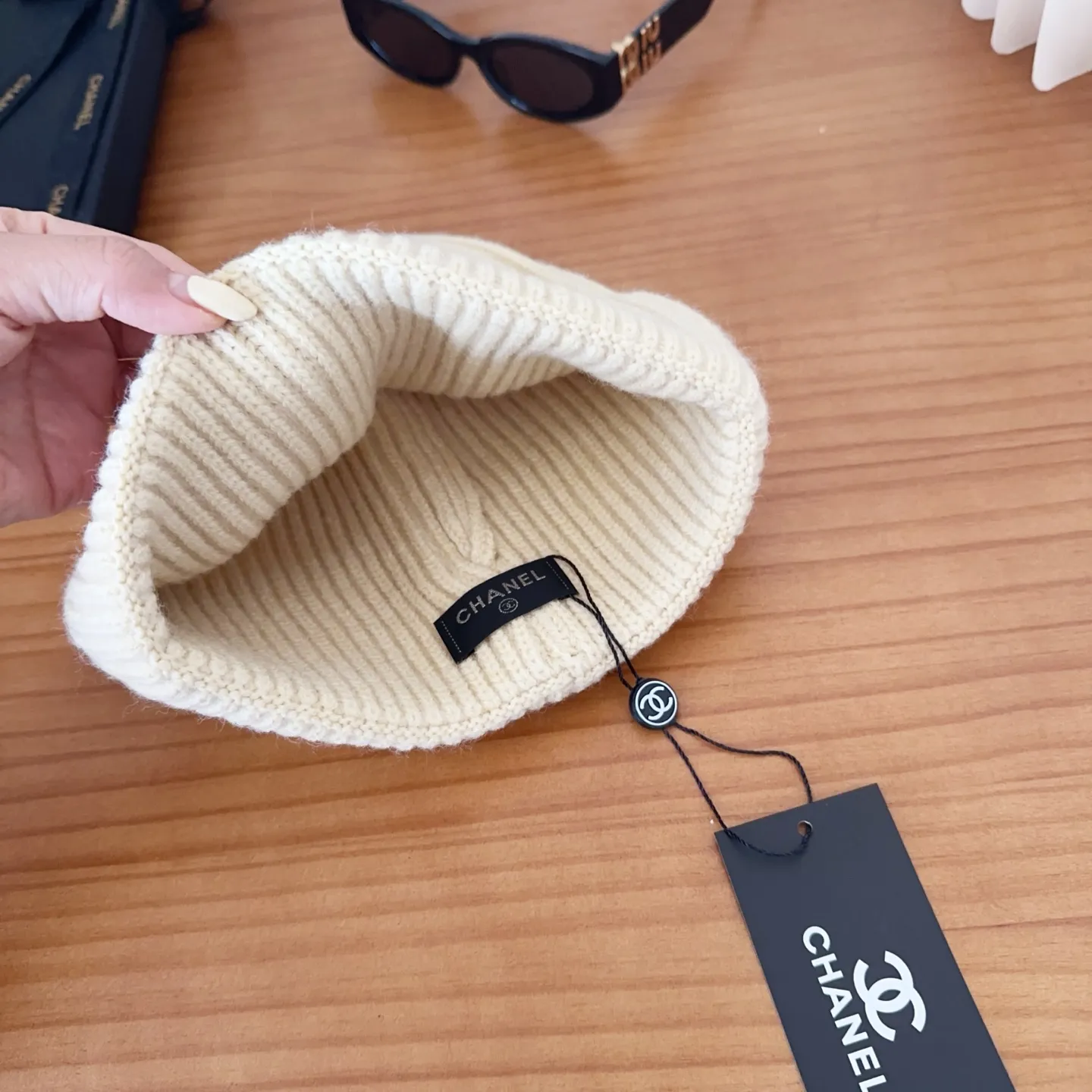 💰48 Chanel knitted beanie