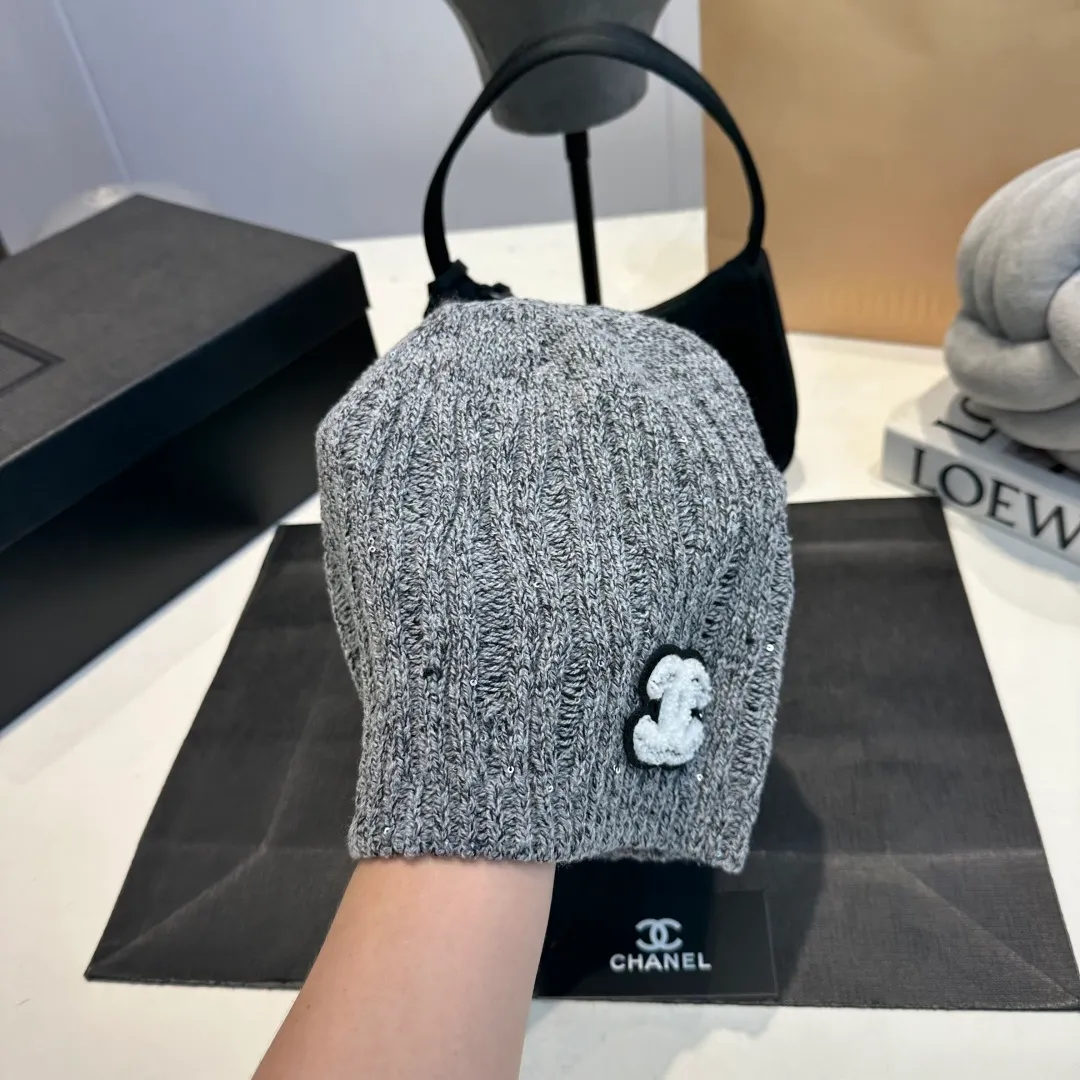 P56 Chanel Chanel knitted beanie