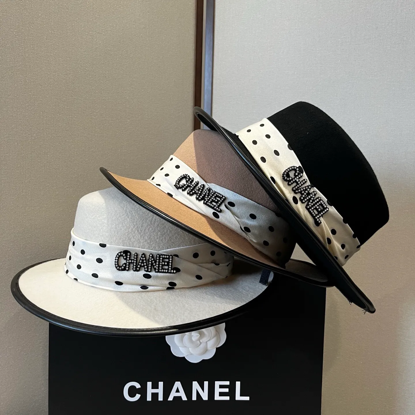 💰200¥ White Chanel new wool top hat, flat top hat, 100% wool fabric 🦙%, head circumference 57cm