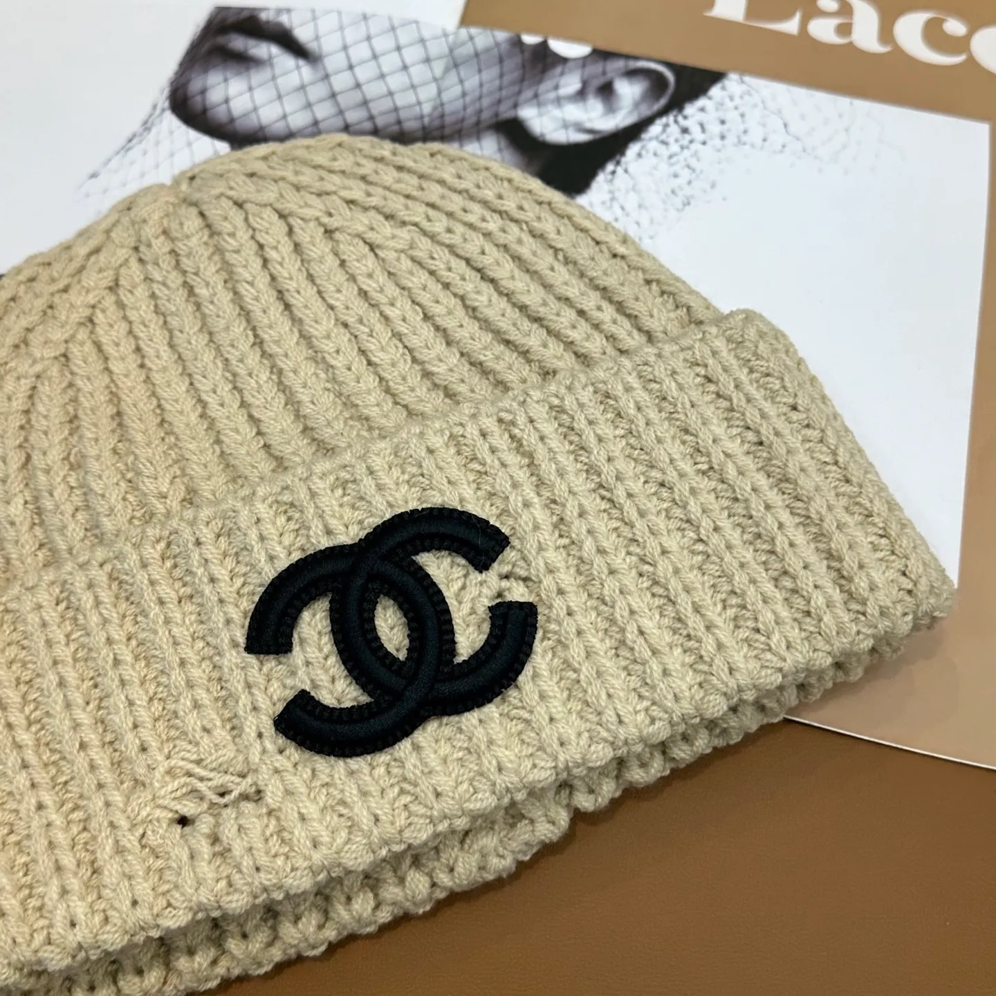 P60 comes with dust bag 🌺 [CHANEL] New knitted hat, Xiaohongshu, the main recommendation of major Internet celebrities! Thicker and warmer, fashionable and popular🌸First-class texture, the best brand for keeping warm in autumn and winter, order now, limited quantity available