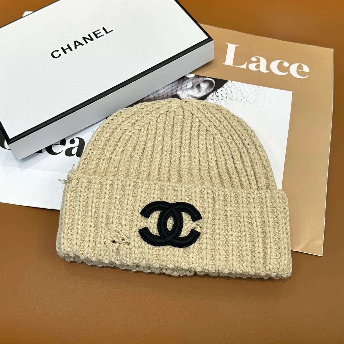 P60 comes with dust bag 🌺 [CHANEL] New knitted hat, Xiaohongshu, the main recommendation of major Internet celebrities! Thicker and warmer, fashionable and popular🌸First-class texture, the best brand for keeping warm in autumn and winter, order now, limited quantity available