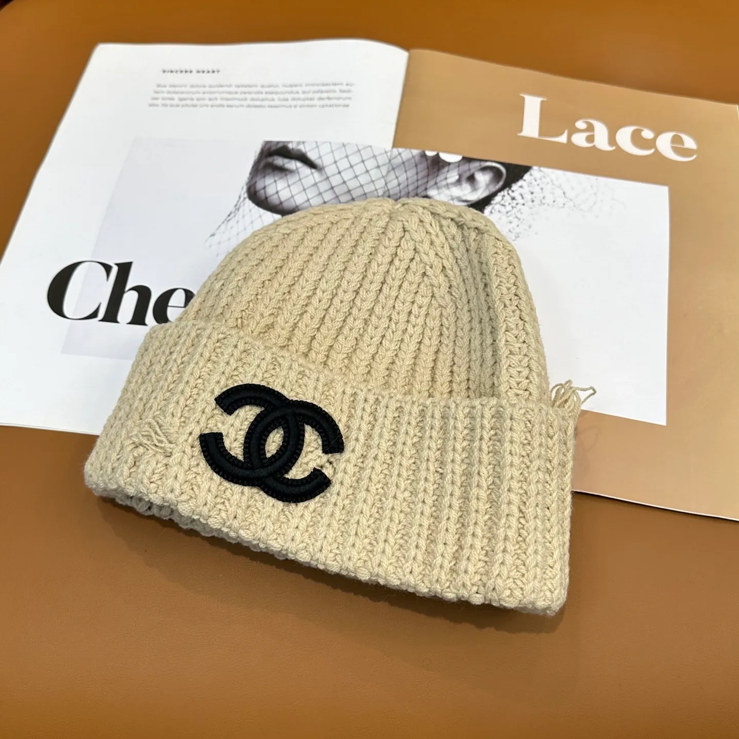 P60 comes with dust bag 🌺 [CHANEL] New knitted hat, Xiaohongshu, the main recommendation of major Internet celebrities! Thicker and warmer, fashionable and popular🌸First-class texture, the best brand for keeping warm in autumn and winter, order now, limited quantity available