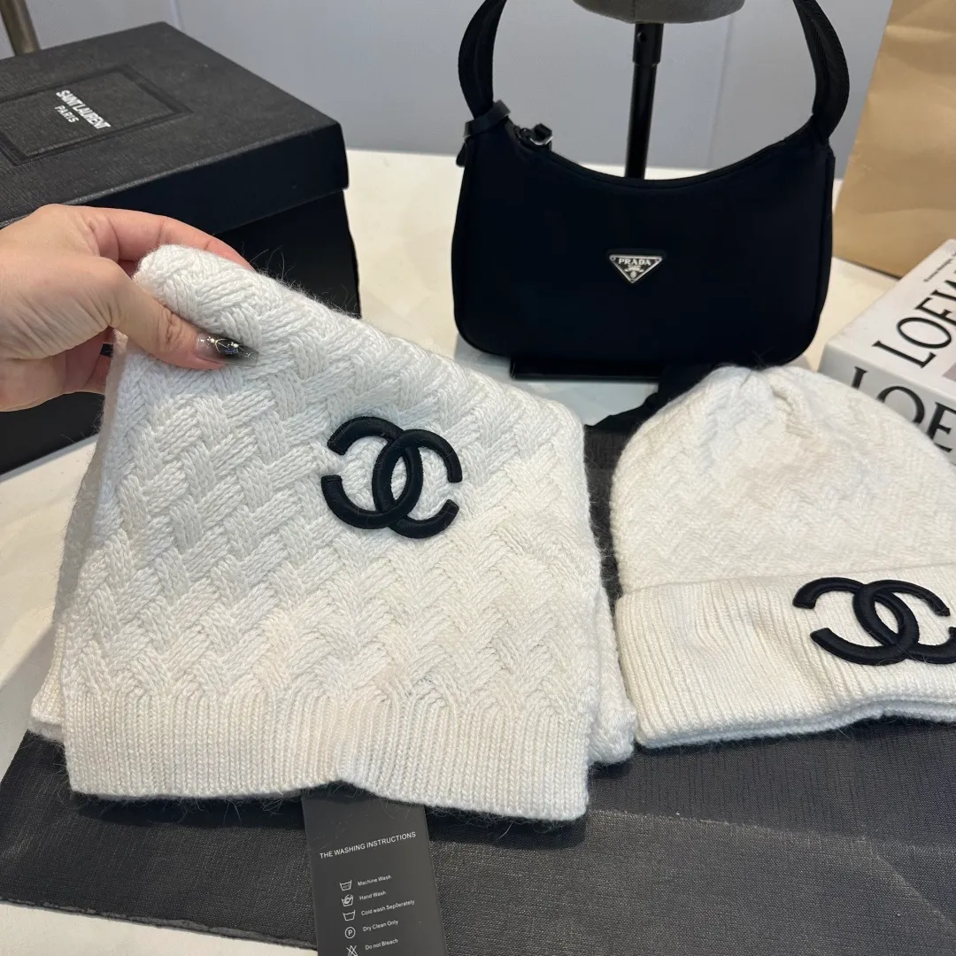 P220 Chanel Chanel knitted cashmere scarf hat set official model