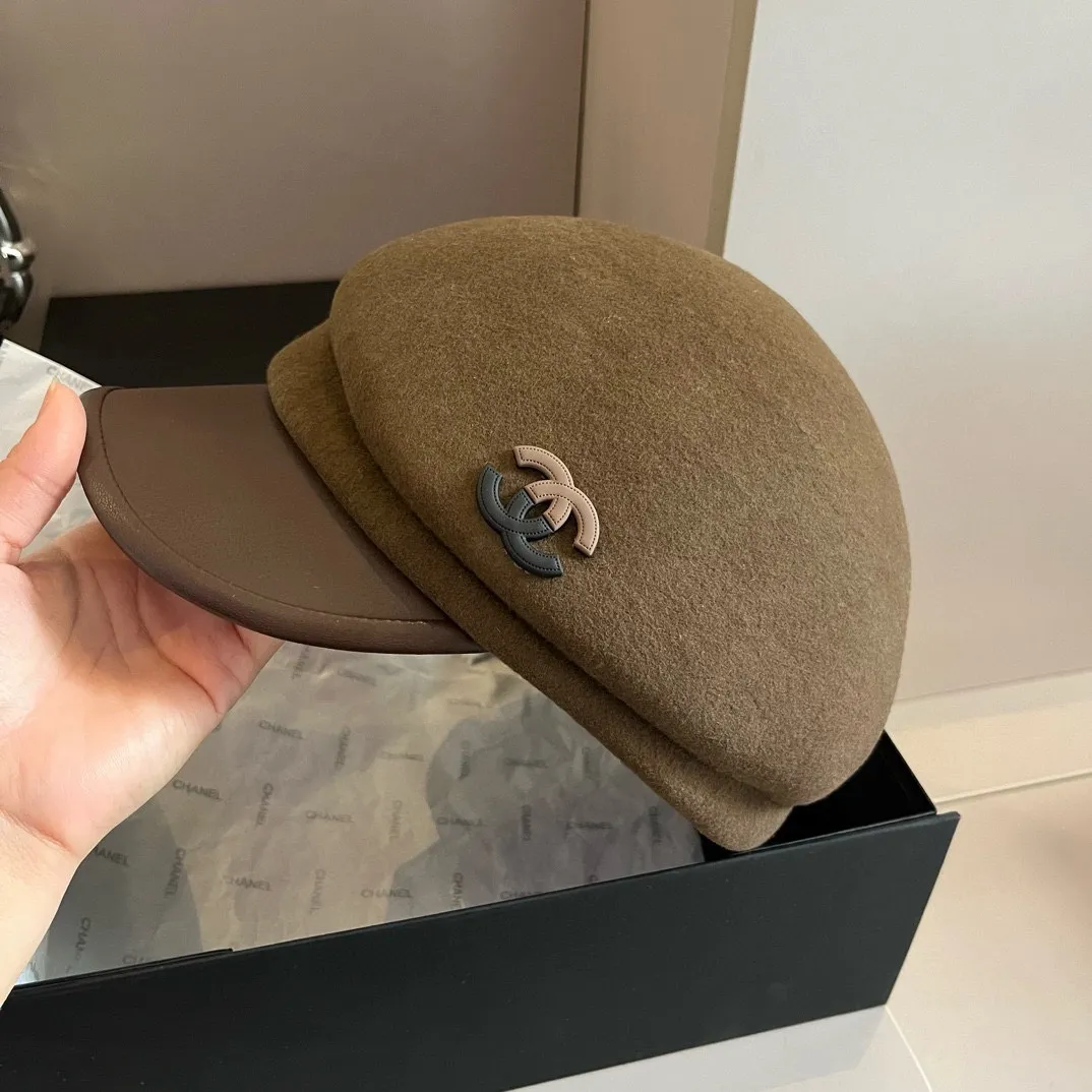 💰180¥ Chanel wool peaked military cap, washed leather brim, high-end color matching, 100% wool🦙, head circumference 57cm adjustable