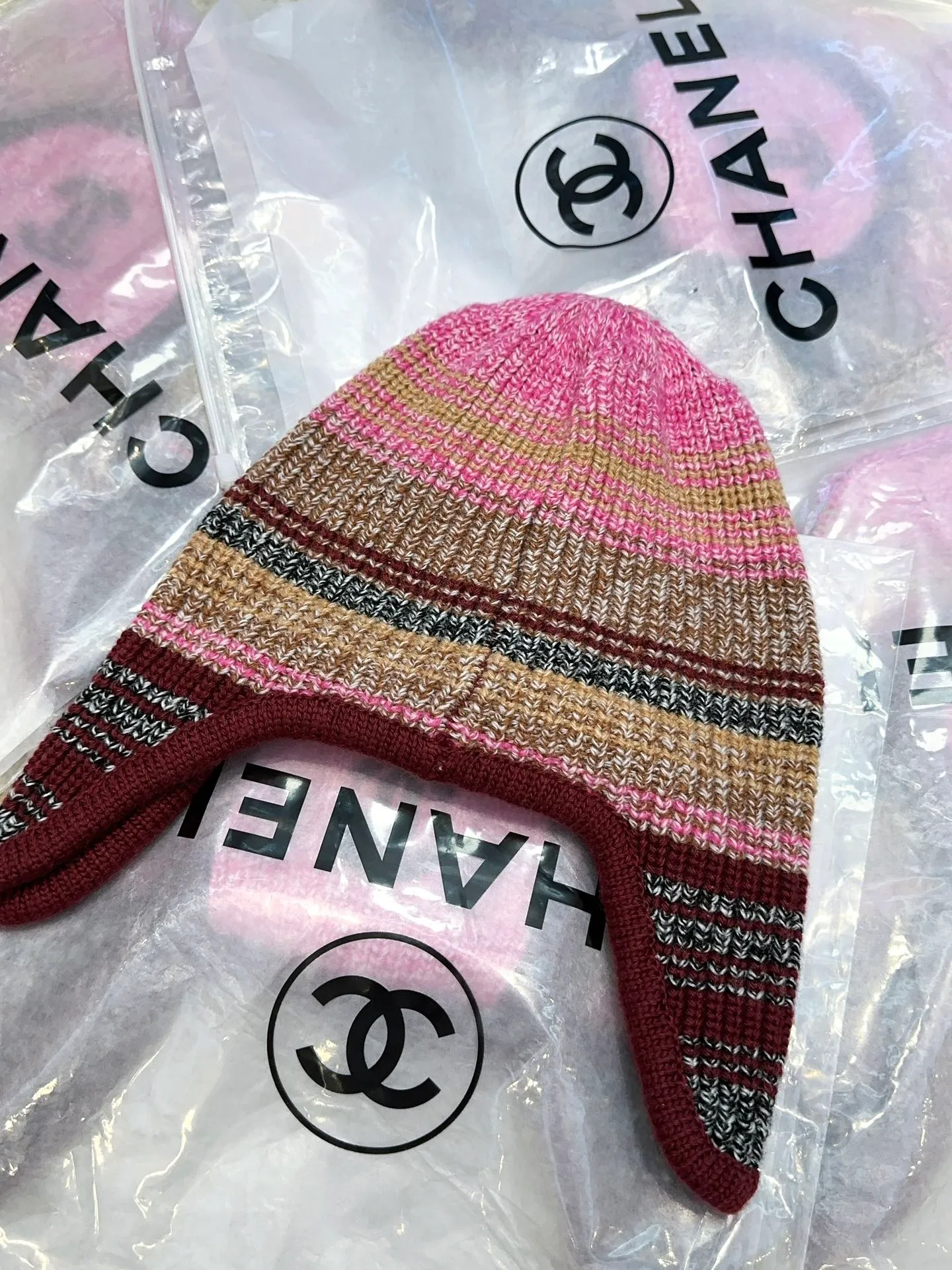 Chane*🆕Chanel 24N new ski series wool hat, the Lei Feng hat that is popular all over the Internet, who can wear it better? 4️⃣Personal colors, black and white, versatile and cool, blue and pink, cute, men and women can wear couple style, wool and cashmere material, warm and good-looking, a must-have👍👍👍