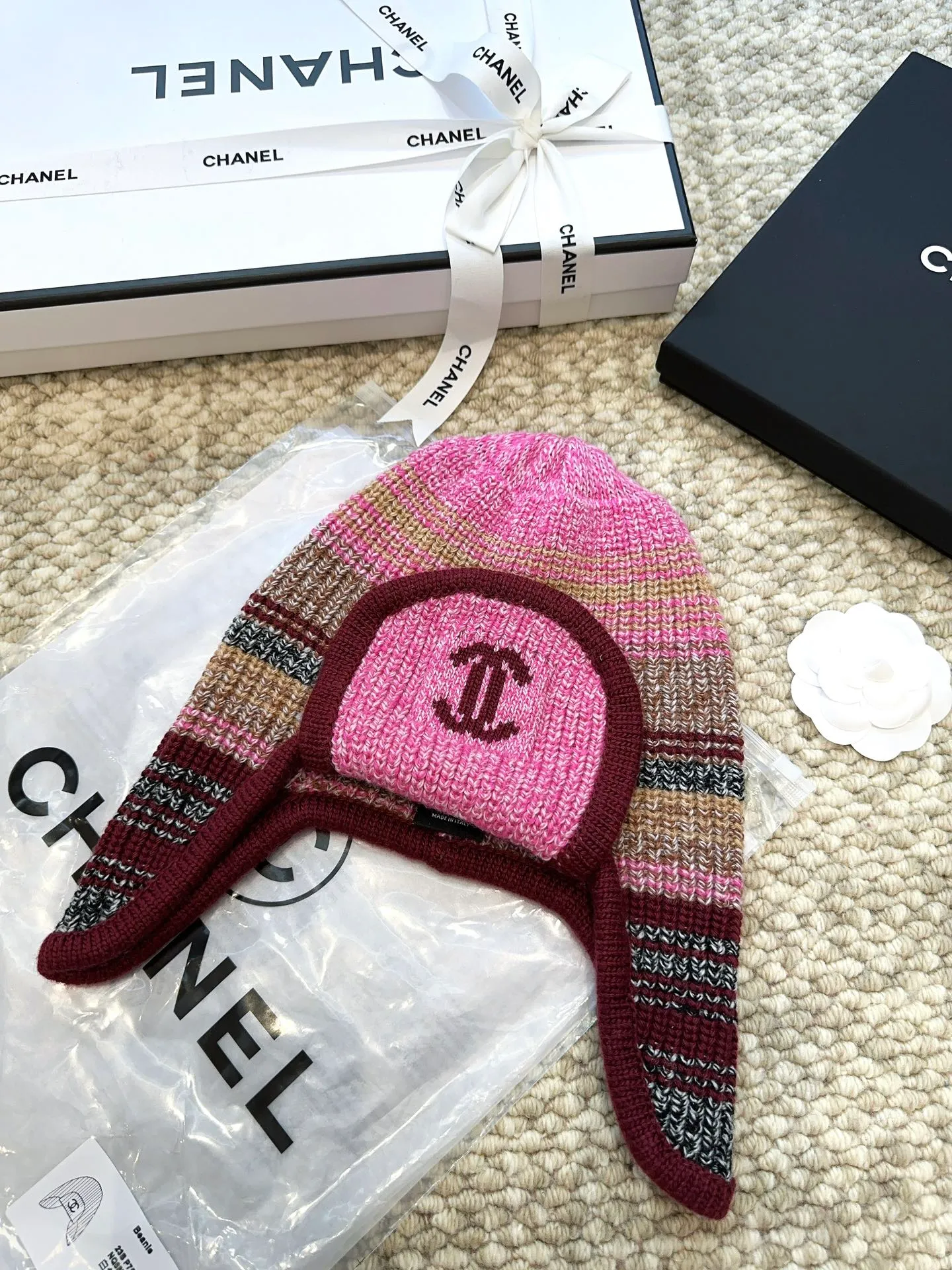 Chane*🆕Chanel 24N new ski series wool hat, the Lei Feng hat that is popular all over the Internet, who can wear it better? 4️⃣Personal colors, black and white, versatile and cool, blue and pink, cute, men and women can wear couple style, wool and cashmere material, warm and good-looking, a must-have👍👍👍