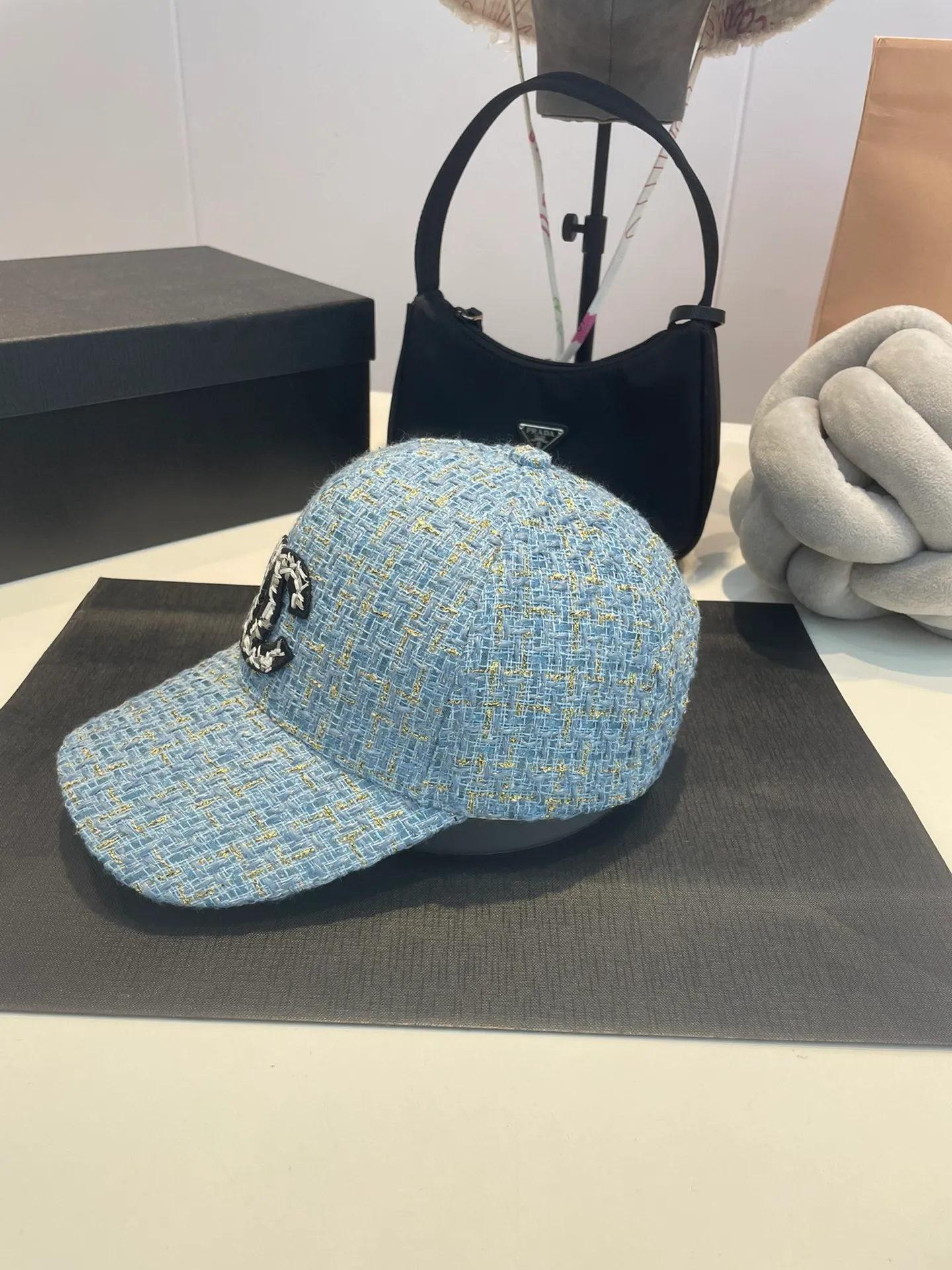 P70 23 CHANEL Chanel new autumn and winter high-quality plaid woolen baseball cap for autumn and winter! French socialite little fragrance! The quality is absolutely high-end! The quality of entering and exiting a large shopping mall at will! Super versatile colors