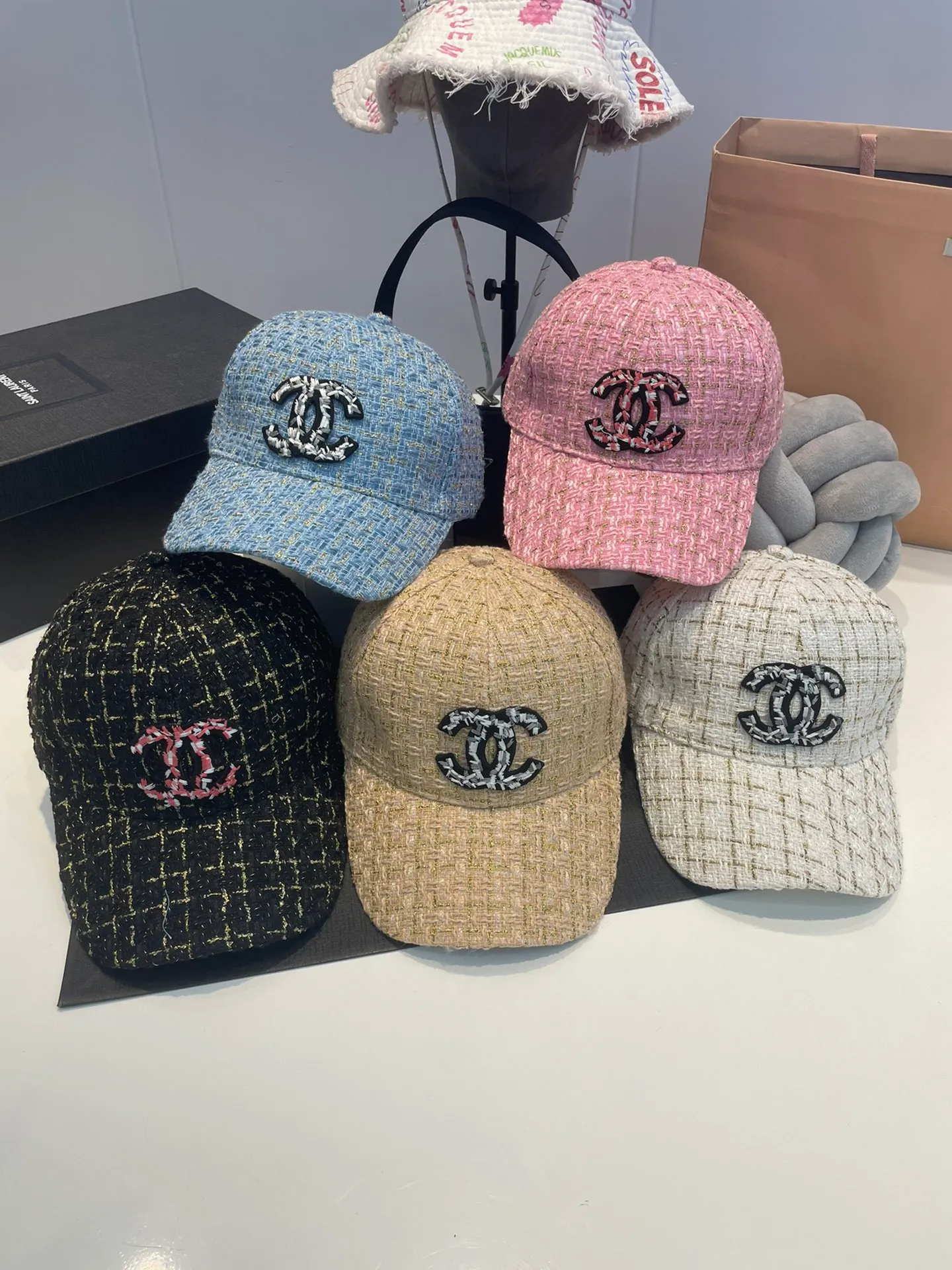 P70 23 CHANEL Chanel new autumn and winter high-quality plaid woolen baseball cap for autumn and winter! French socialite little fragrance! The quality is absolutely high-end! The quality of entering and exiting a large shopping mall at will! Super versatile colors