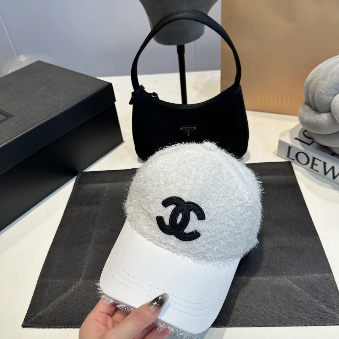 P60 Chanel's new autumn and winter classic casual and trendy style simple baseball cap🧢Japanese and Korean style, looks great with any combination! A must-have when traveling