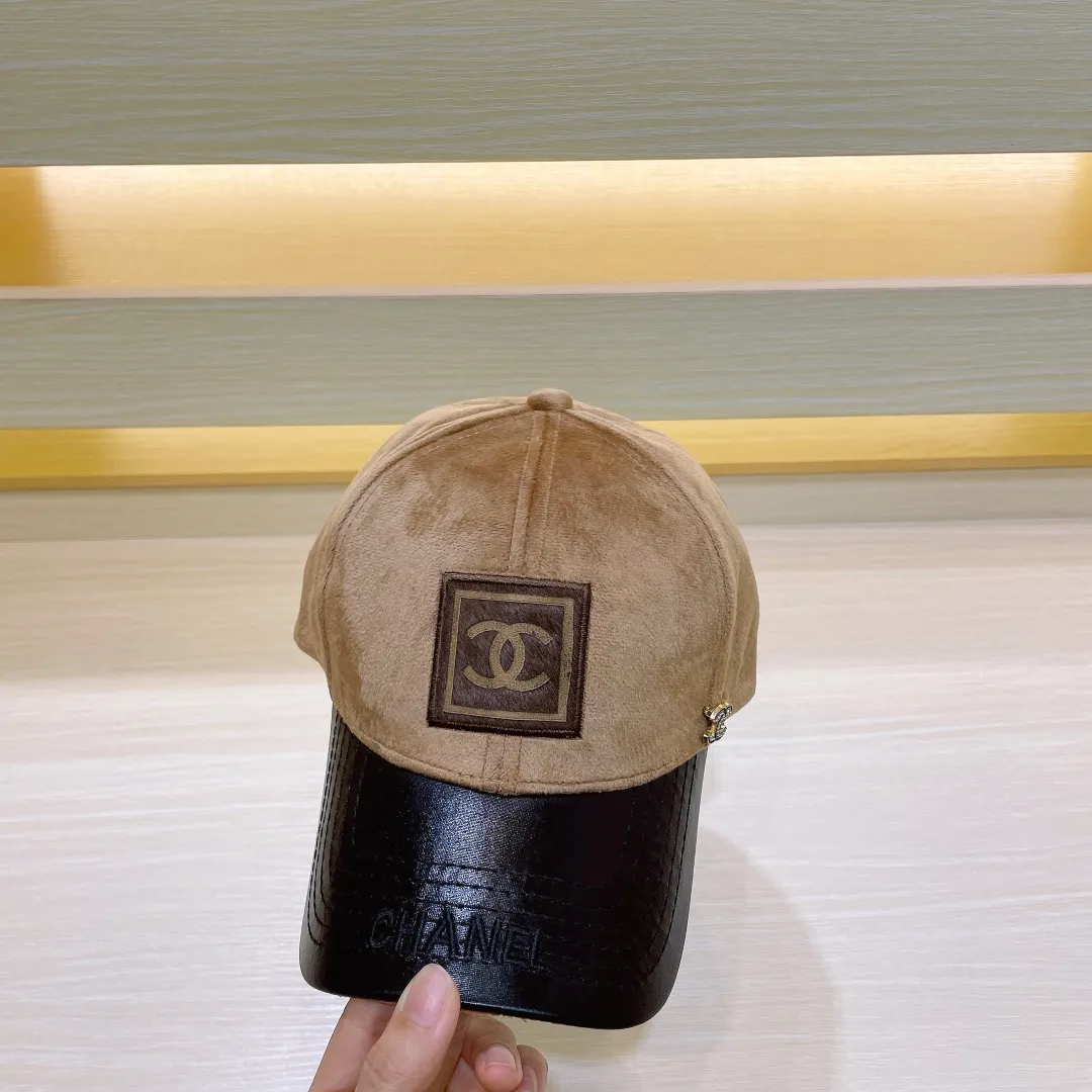 P60 Chanel CHANEL23 new high-quality velvet baseball cap, advanced customization, fine workmanship, European and American fashion style, suitable for autumn and winter wear! You will really regret not buying it!