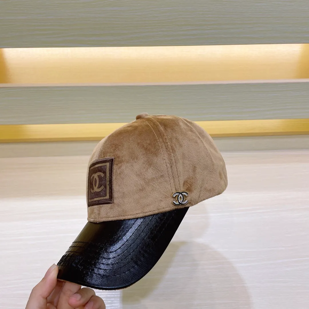 P60 Chanel CHANEL23 new high-quality velvet baseball cap, advanced customization, fine workmanship, European and American fashion style, suitable for autumn and winter wear! You will really regret not buying it!