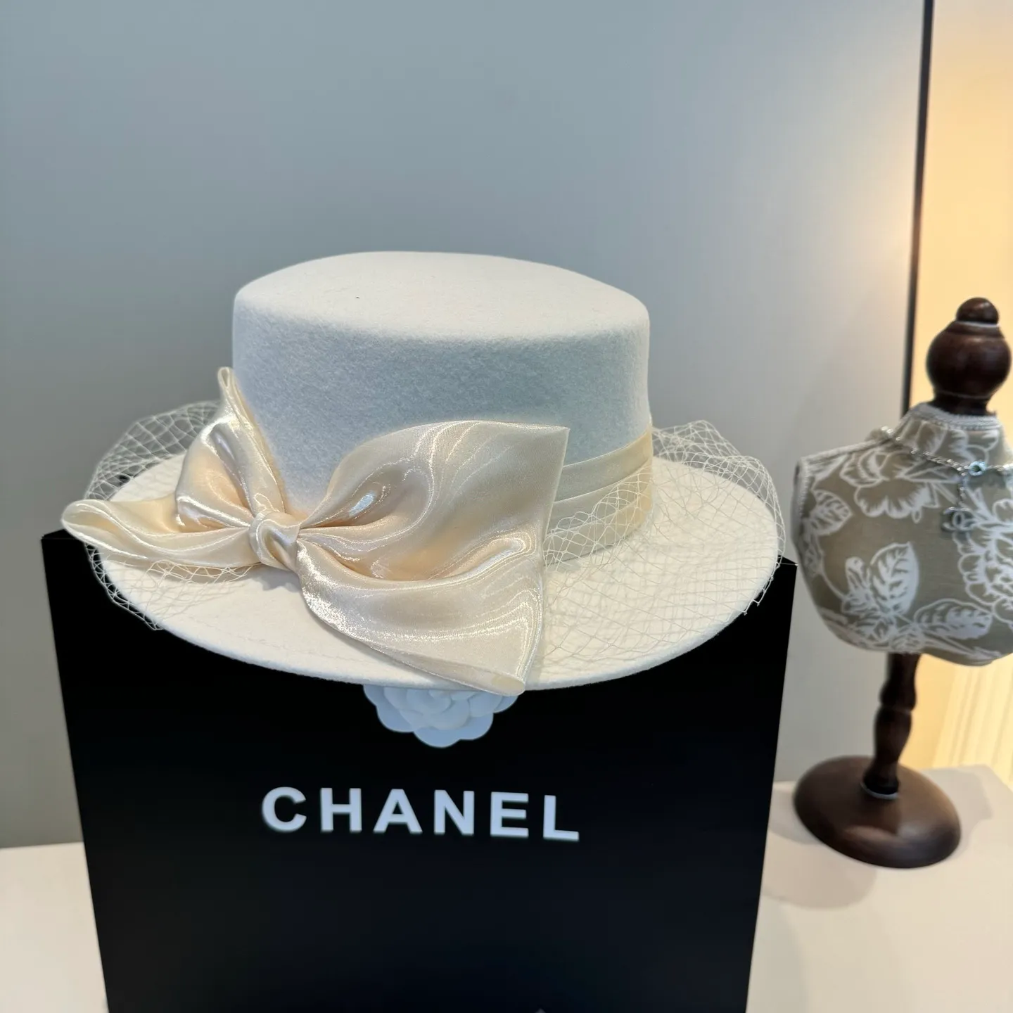 💰210¥ White Chanel wool flat top, mesh hat, 100% wool🦙Fabric% Head circumference 57cm
