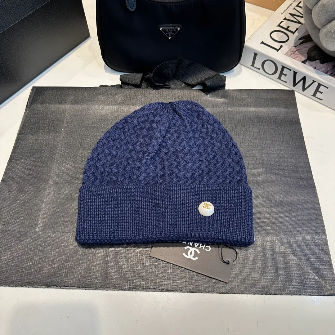 P70 Chanel Chanel knitted beanie