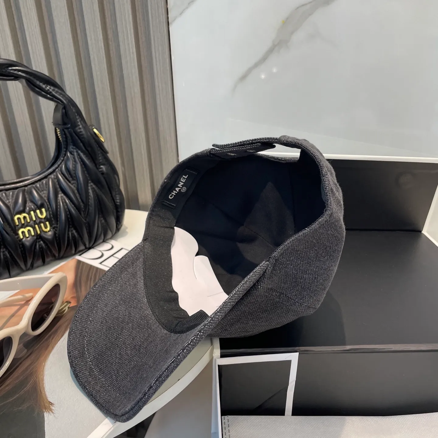 P60 Chanel (Chanel) counter new original washed denim baseball cap, 1:1 mold customization, three-dimensional logo is exquisite! Original quality, exclusive physical shooting.