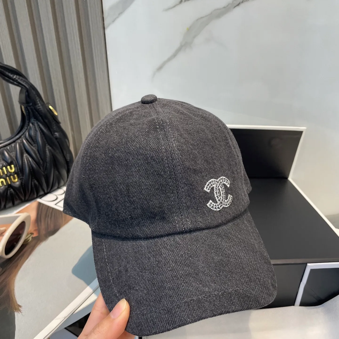 P60 Chanel (Chanel) counter new original washed denim baseball cap, 1:1 mold customization, three-dimensional logo is exquisite! Original quality, exclusive physical shooting.