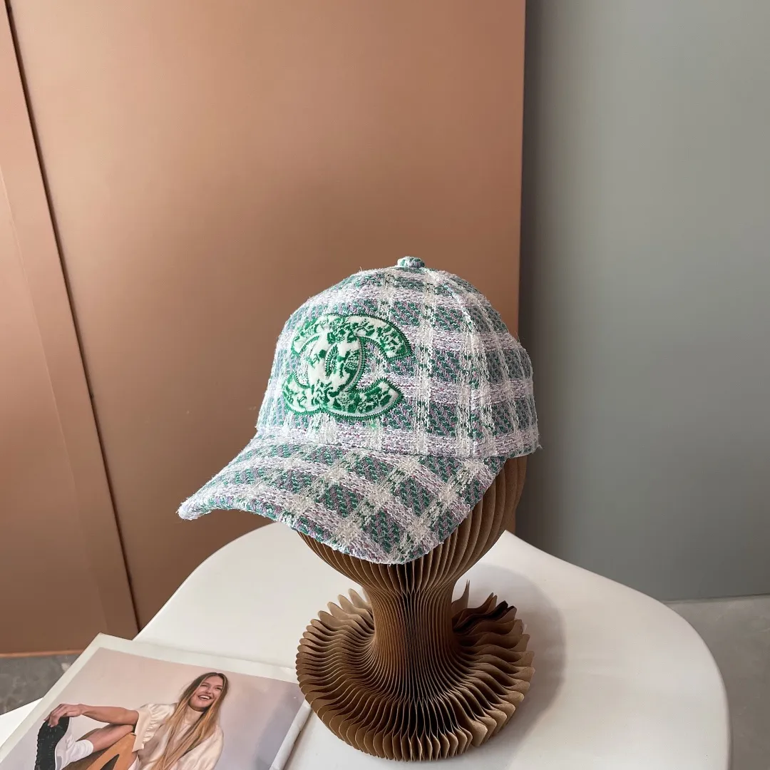 P60 [CHANEL Chanel] 2022 autumn and winter new diamond-shaped small fragrance baseball cap🧢, the big-name model is super easy to match, hurry up and get it!