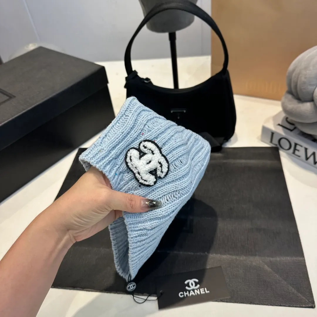 P56 Chanel Chanel knitted beanie