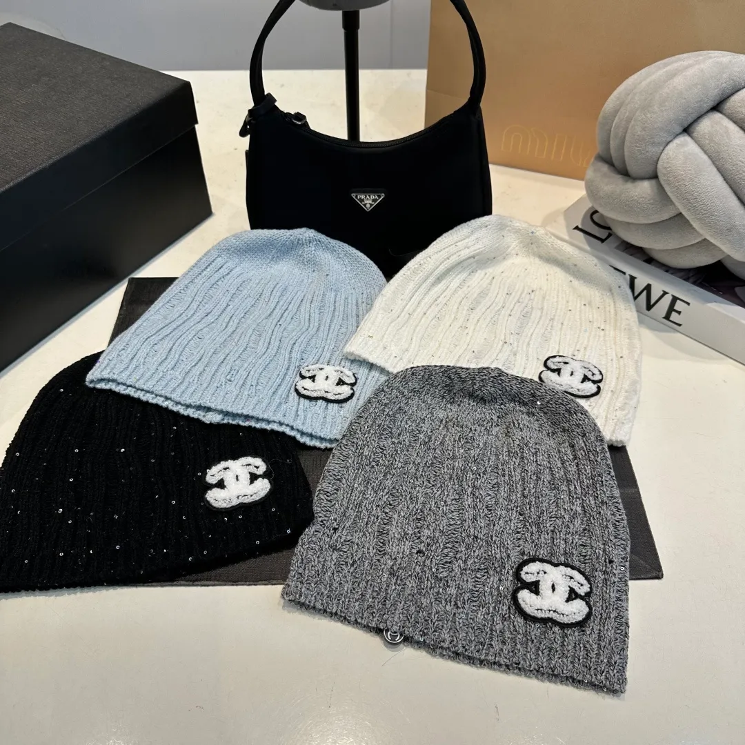 P56 Chanel Chanel knitted beanie