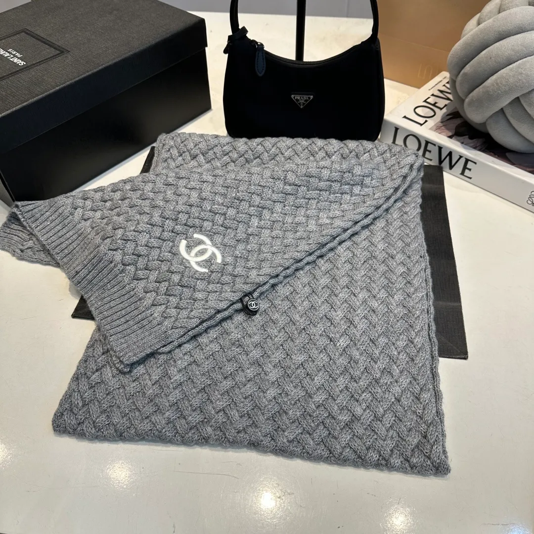 P280 Chane*🆕Chanel 25N new ski series wool hat, hat, scarf set, the popular Lei Feng hat on the Internet, black and white, versatile and cool, can be worn by men and women as a couple, warm and good-looking, a must-have