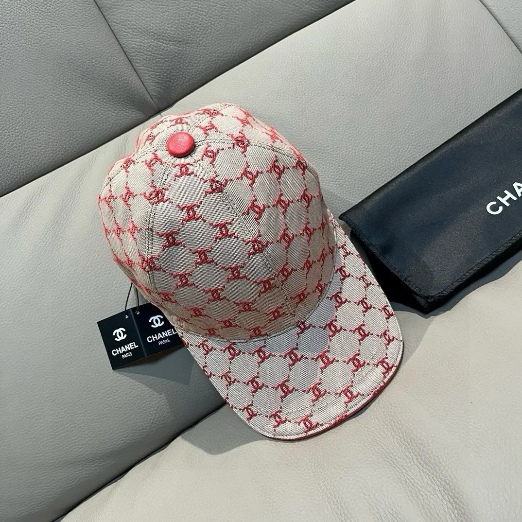 p90 new model shipped!   , Chanel (Chanel) new original baseball cap, small double C jacquard, 1:1 mold opening and customization at the counter, original canvas fabric + first layer of cowhide, light and breathable! The quality is great, the basic head circumference is 56cm, and the patch is adjustable.