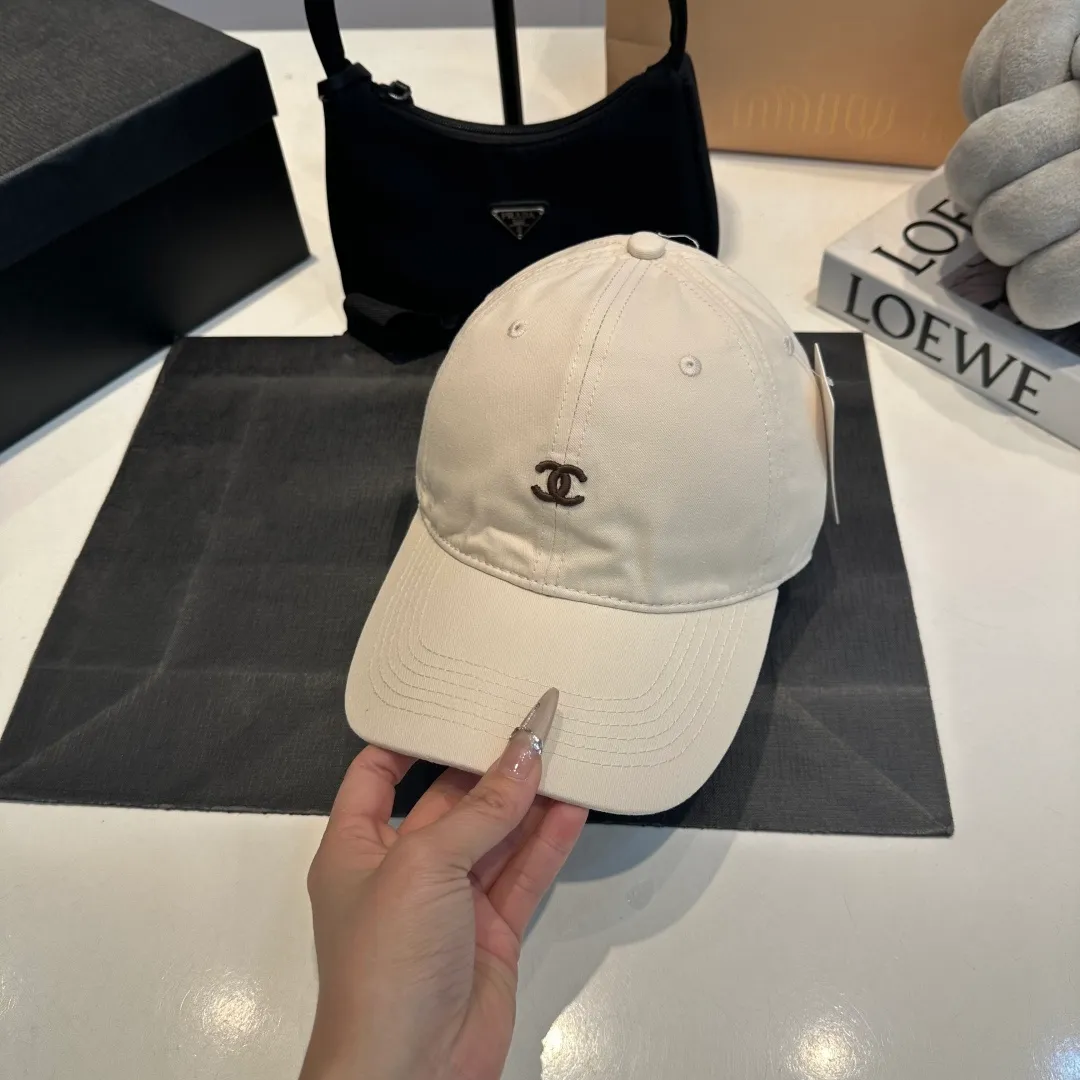 P56 CHANEL new high-end diamond hard-top baseball cap, Xiaoxiang logo is classic and simple, fashionable and casual design new product