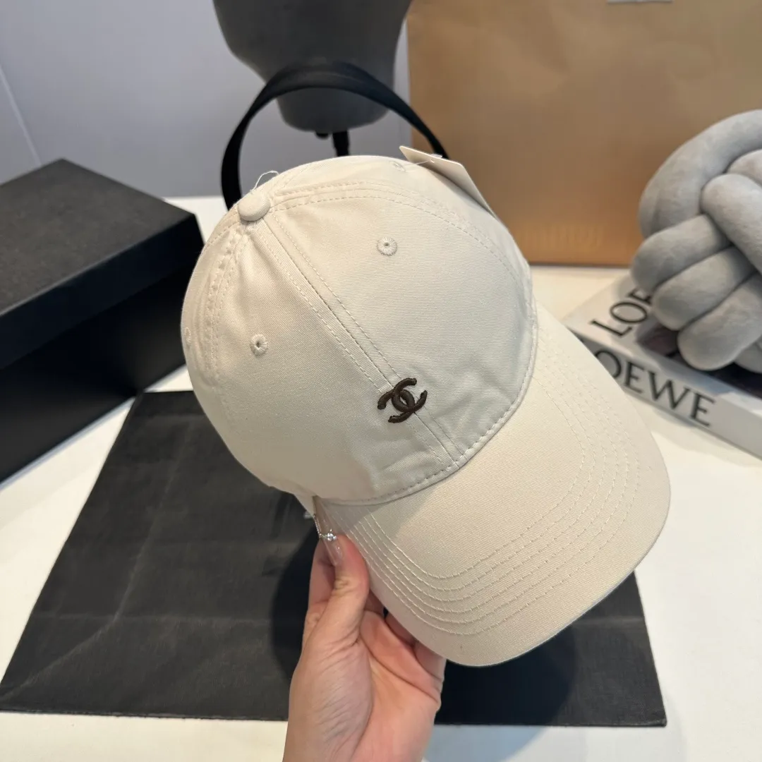 P56 CHANEL new high-end diamond hard-top baseball cap, Xiaoxiang logo is classic and simple, fashionable and casual design new product
