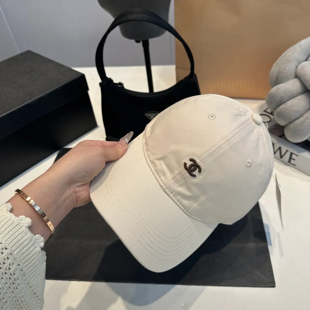 P56 CHANEL new high-end diamond hard-top baseball cap, Xiaoxiang logo is classic and simple, fashionable and casual design new product