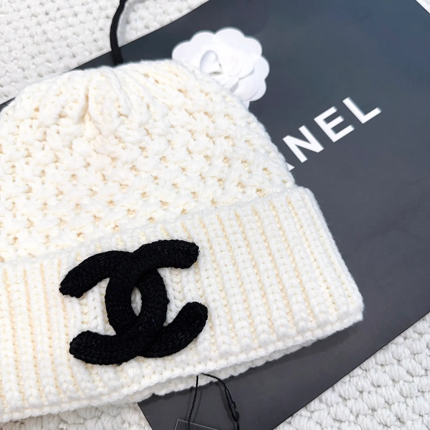 P70 Chanel official website quality Chanel autumn and winter woolen hat recommended by Internet celebrity fashion bloggers, Xiaohongshu's popular style, super soft and comfortable knitted hat with excellent elasticity!