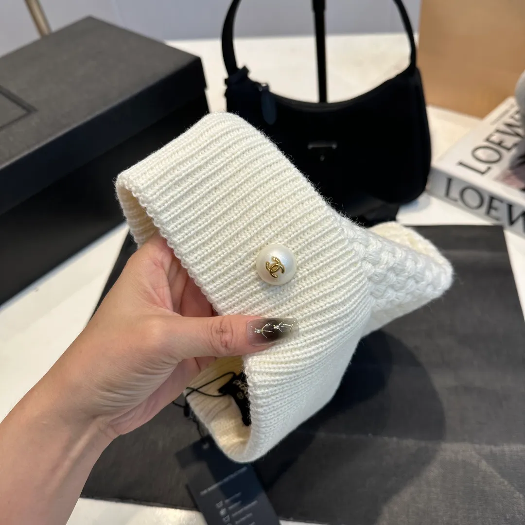 P70 Chanel Chanel knitted beanie
