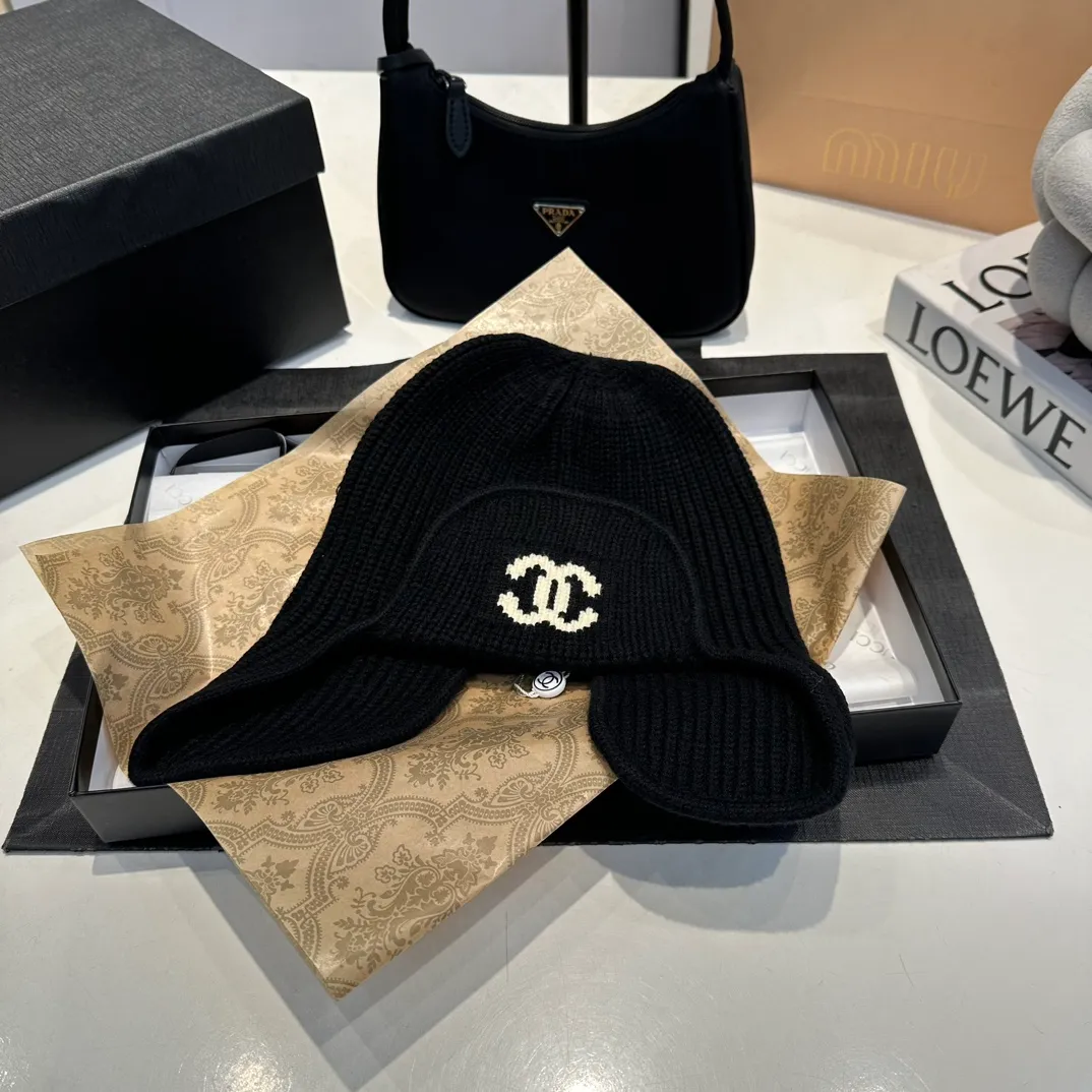 P60 Chane*🆕Chanel 24N new ski series wool hat, the popular Lei Feng hat on the Internet, black and white, versatile and cool, can be worn by men and women as a couple, warm and good-looking, a must-have