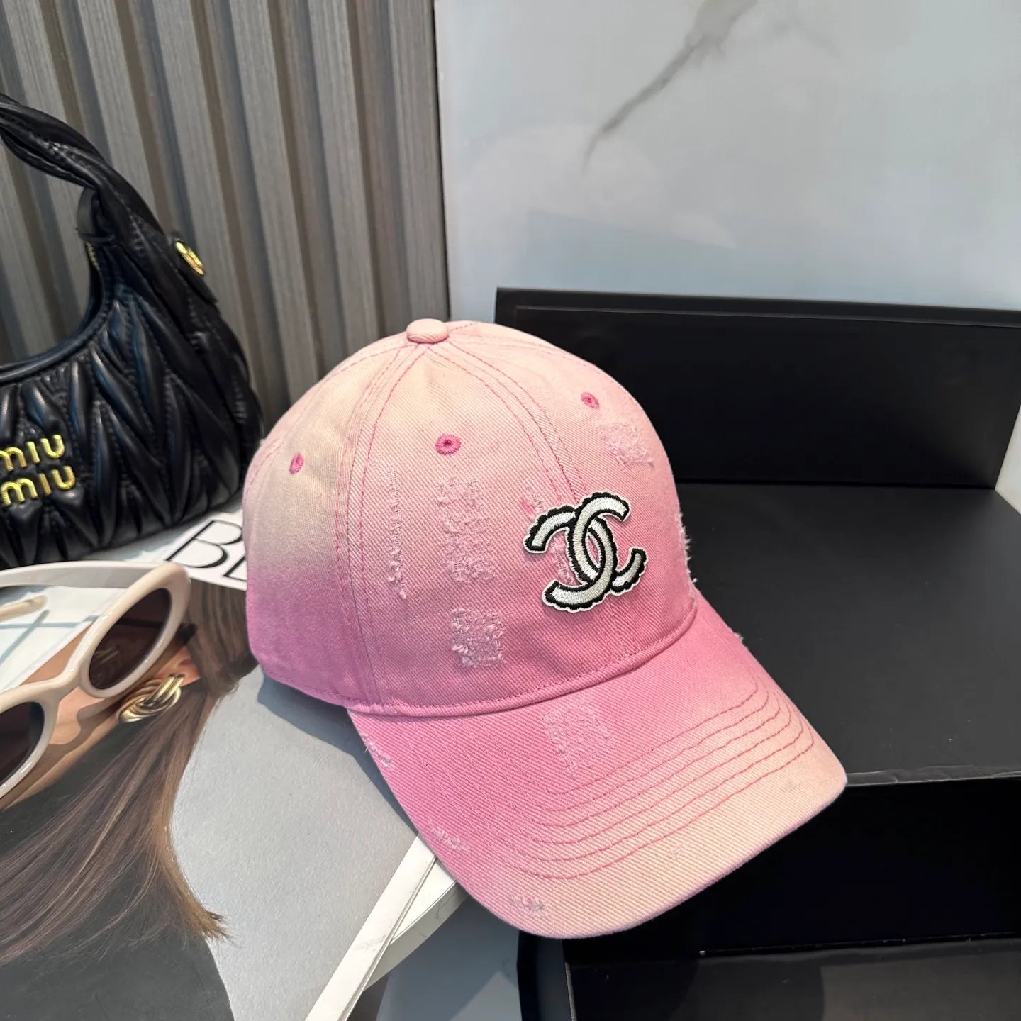 P66 Chanel's new simple baseball cap in dopamine color, a hot color at the moment - full of street style! Trendy and versatile, Xiaohongshu grows grass, poison, get your boyfriend, and cool together
