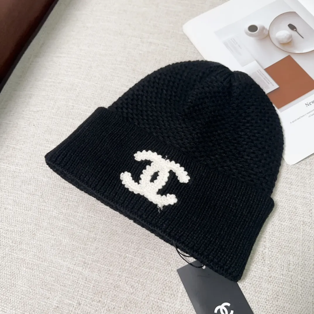 Special batch of 66 CHANEL Chanel autumn and winter new big-name wool knitted beanie, one size fits all, very easy to match when going out!