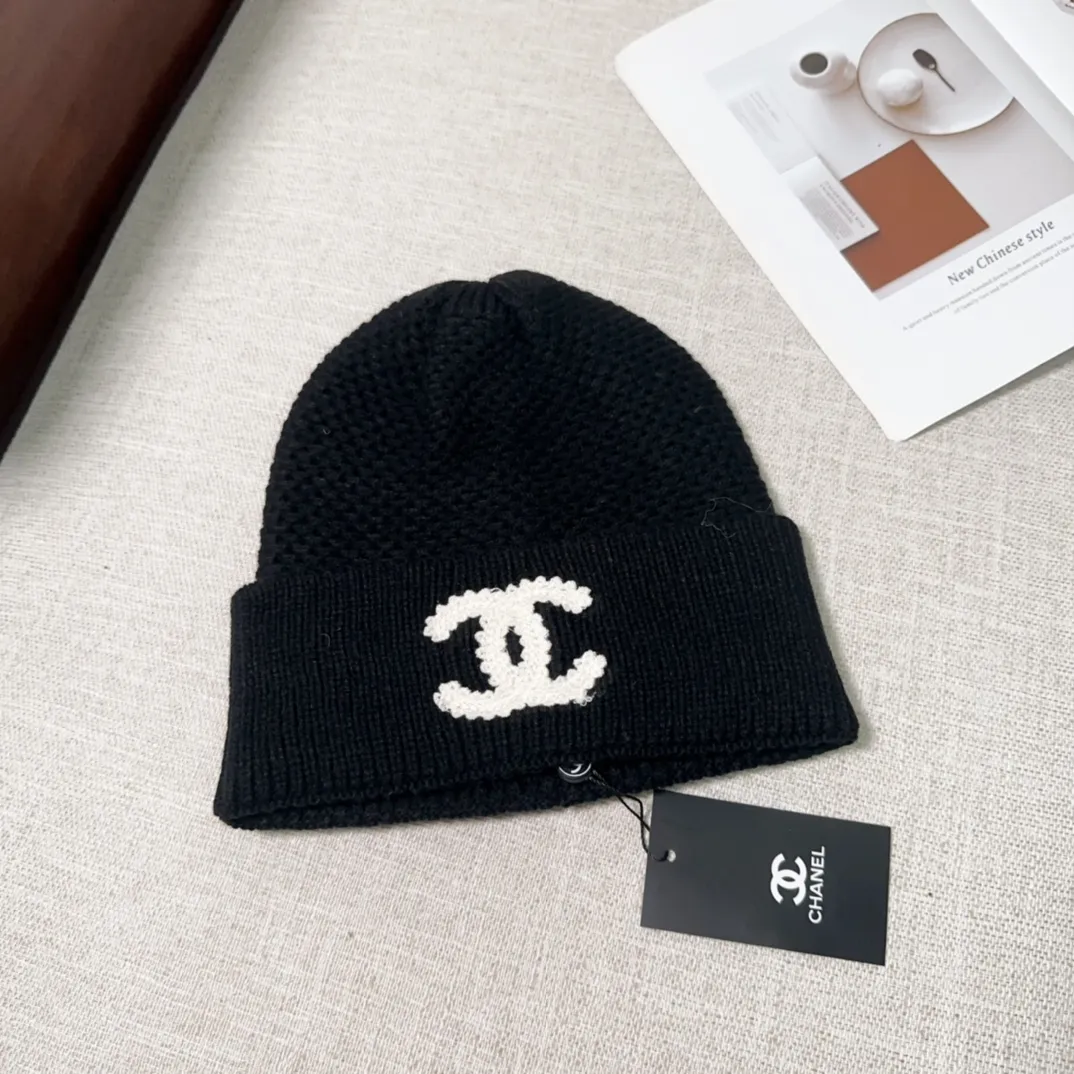 Special batch of 66 CHANEL Chanel autumn and winter new big-name wool knitted beanie, one size fits all, very easy to match when going out!
