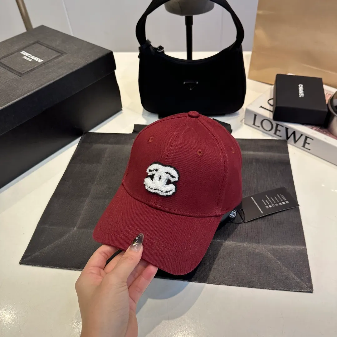 P60 Chanel's new autumn and winter classic casual and trendy style simple baseball cap🧢Japanese and Korean style, looks great with any combination! A must-have when traveling