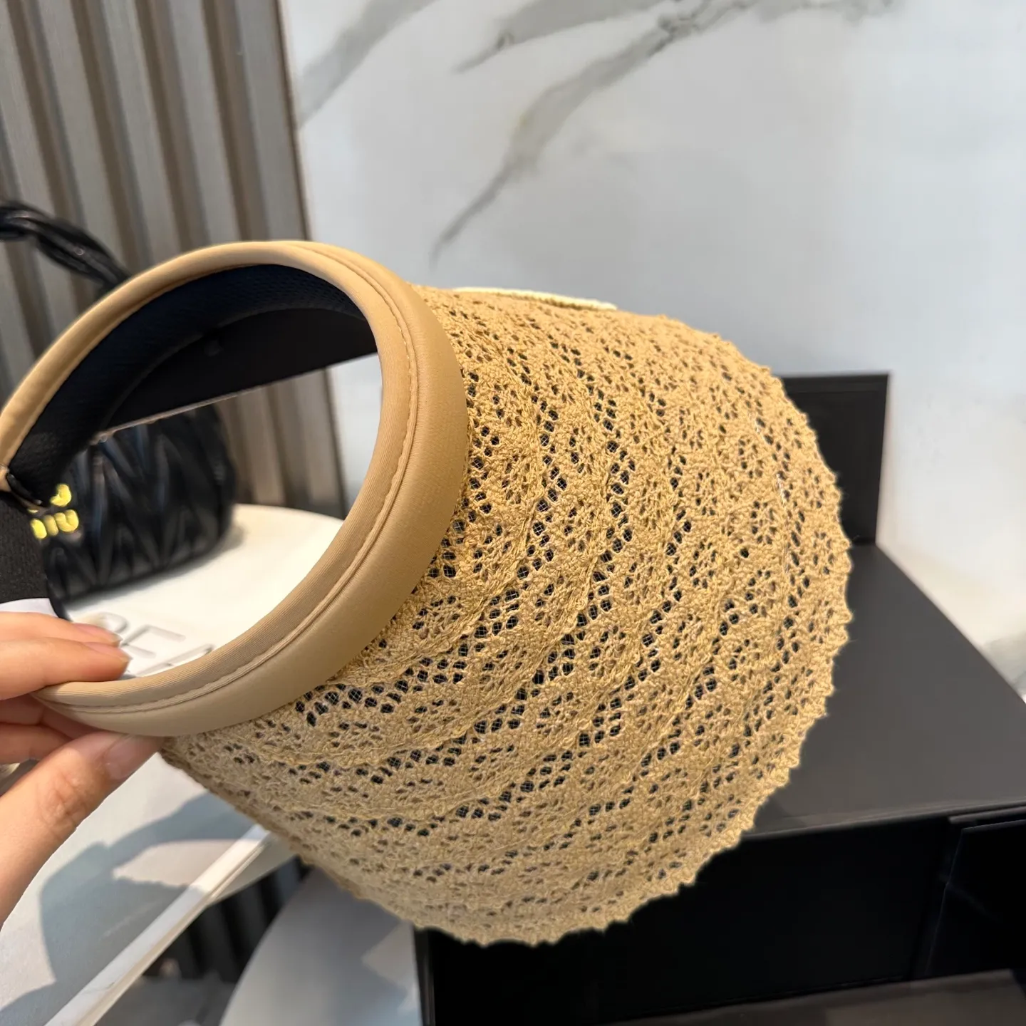 P70💛 Comes with dust bag [CHA Chanel] 2025 new exclusive small fragrant sun hat with empty top headband, 🔆 versatile sun protection ~ a great tool for casual outings and anti-snatching! Love it so much 💕