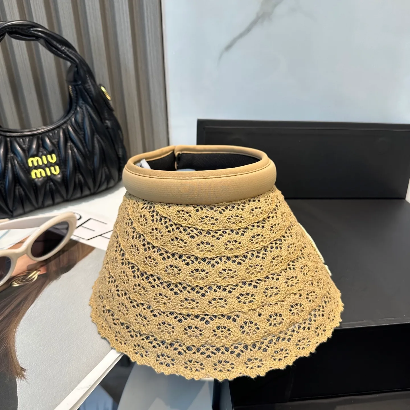 P70💛 Comes with dust bag [CHA Chanel] 2025 new exclusive small fragrant sun hat with empty top headband, 🔆 versatile sun protection ~ a great tool for casual outings and anti-snatching! Love it so much 💕